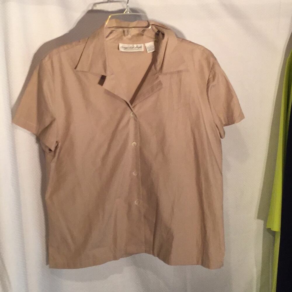 Perfect tan 💯 cotton button down blouse worn once